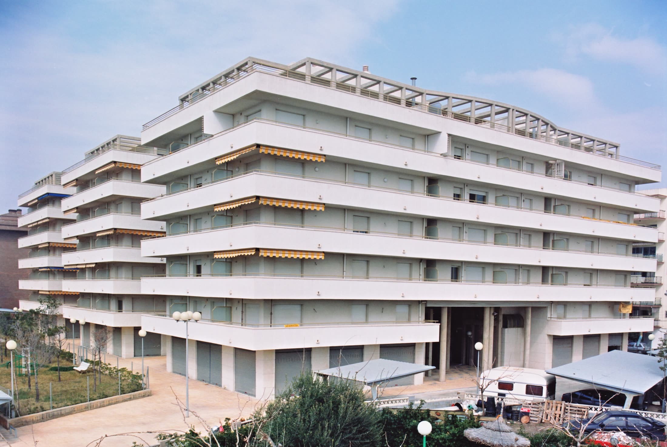 Exterior de una promoción residencial de Castro